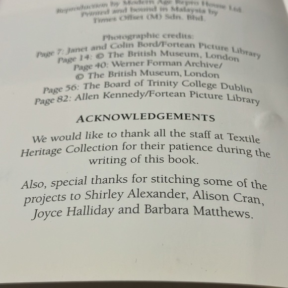 Book - Celtic Cross Stitch by Anne Orr & Lesley Clarke 2001 - Picture 8 of 16